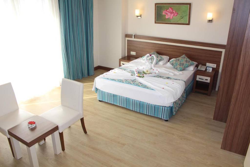 SIDE WEST PARK HOTEL 4★