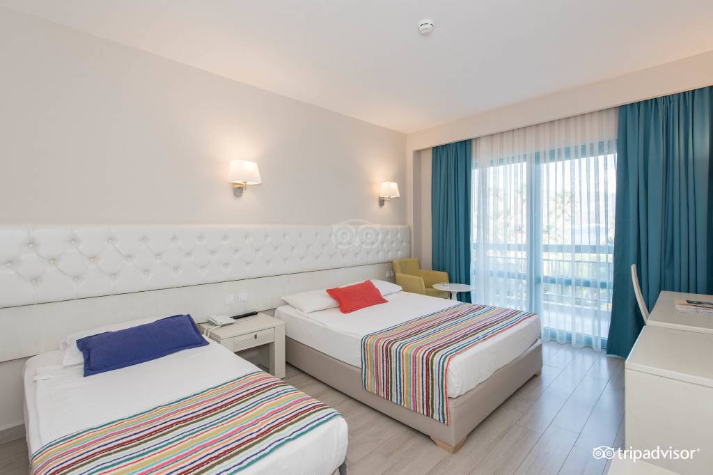 TROPIC ON THE BEACH HOTEL 4★