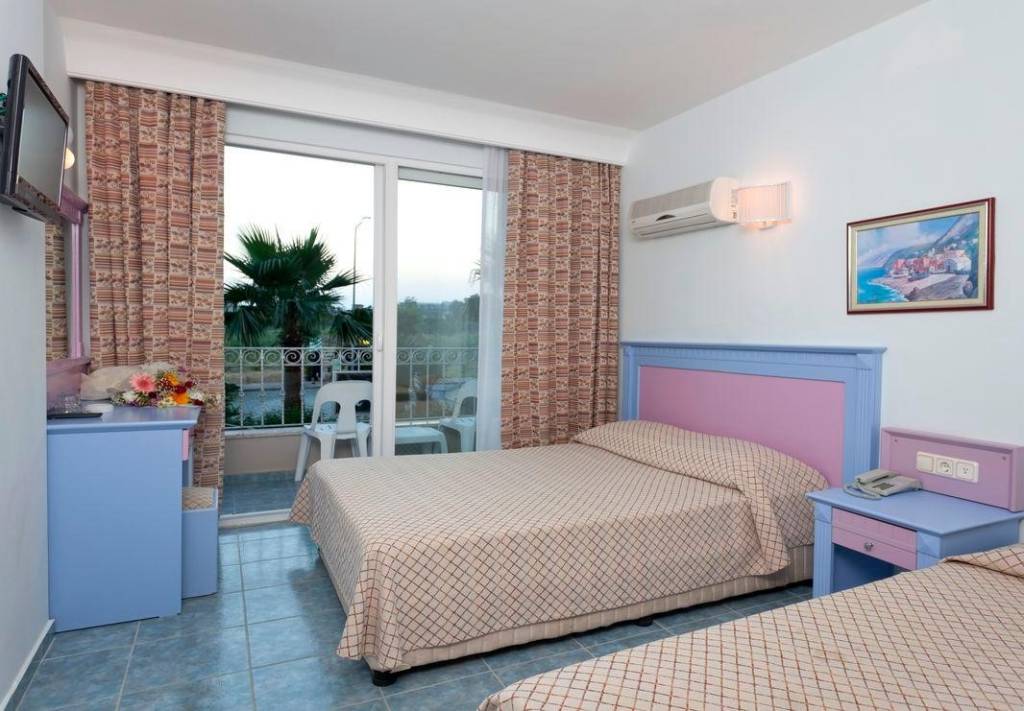 EVA BEACH HOTEL 3★