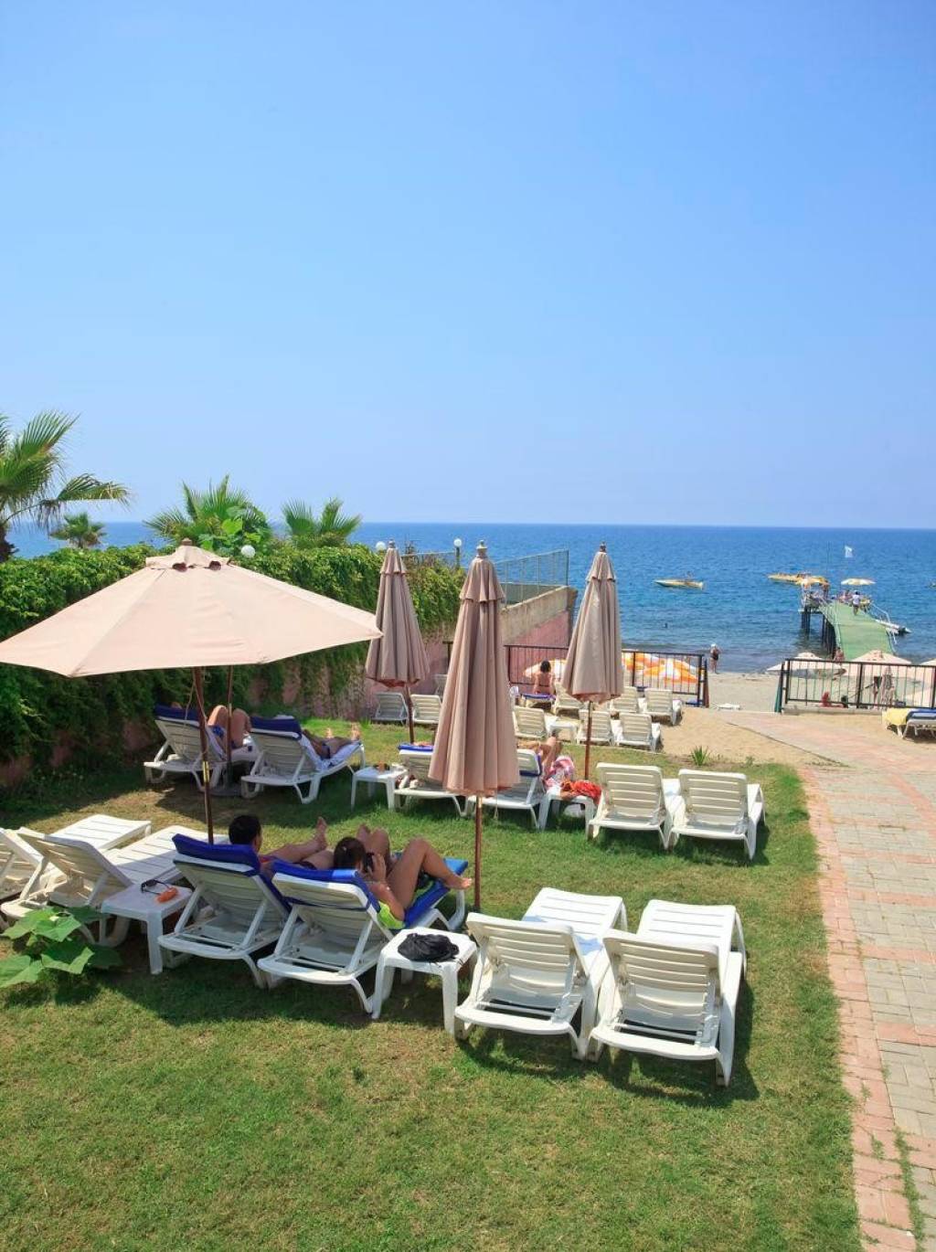 EVA BEACH HOTEL 3★