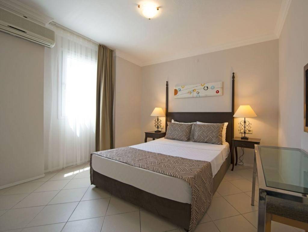 SMART HOLIDAY HOTEL 4★