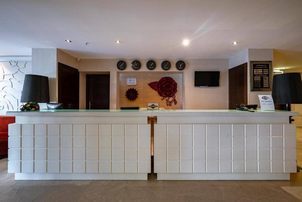 PALMERAS BEACH HOTEL 5★