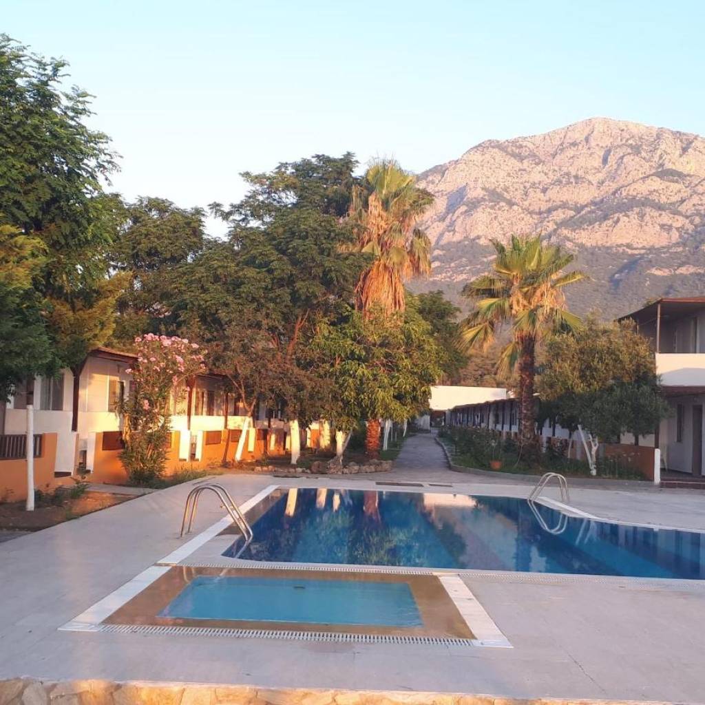 UGUR BEACH HOTEL 3★