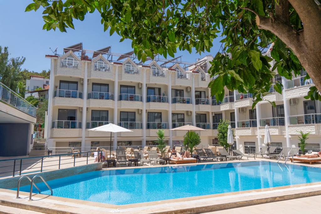 MR. CRANE HOTEL 3★