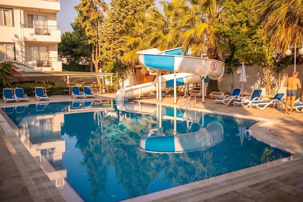 AKALIA SUITE HOTEL & SPA 4★