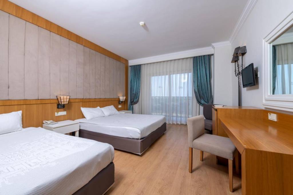 LAKE & RIVER SIDE HOTEL & SPA 5★