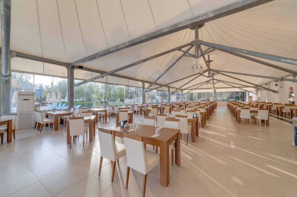 THE HOLIDAY RESORT 4★