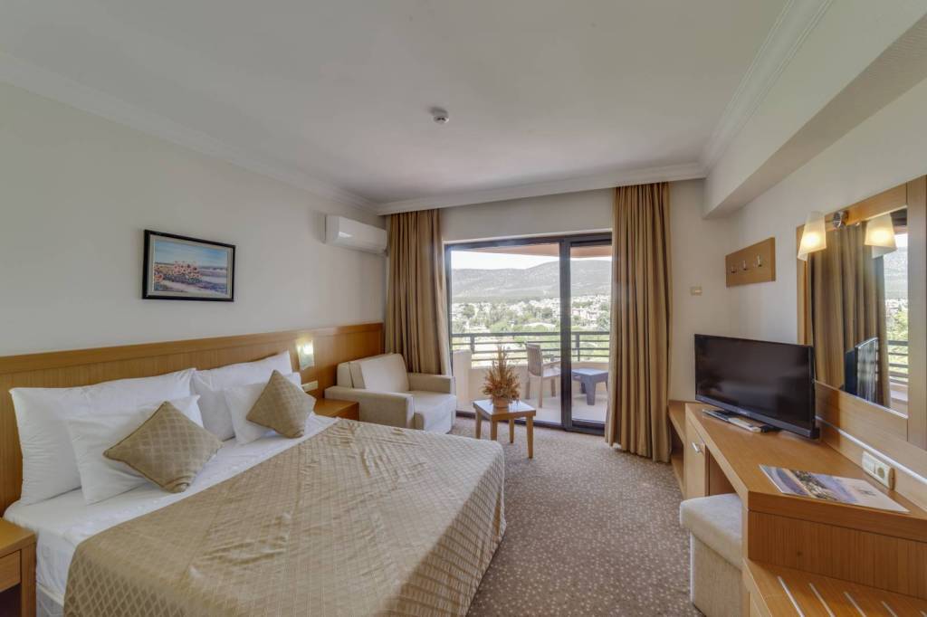 THE HOLIDAY RESORT 4★