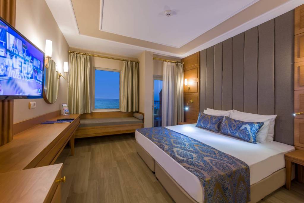 ROYAL ATLANTIS BEACH HOTEL 4★