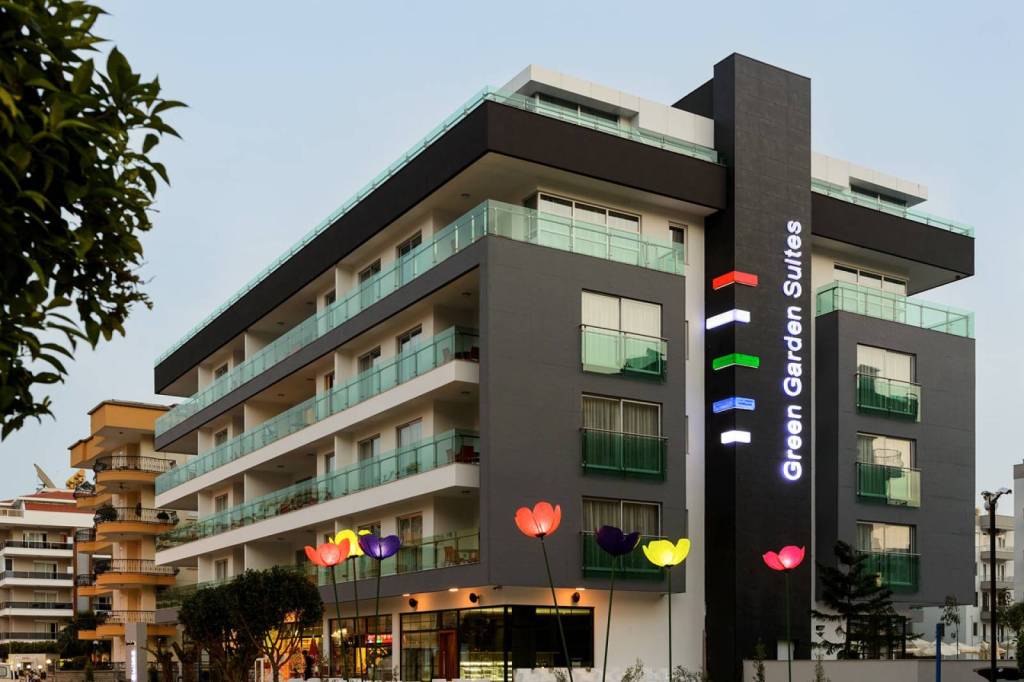 GREEN GARDEN SUITE HOTEL 4★
