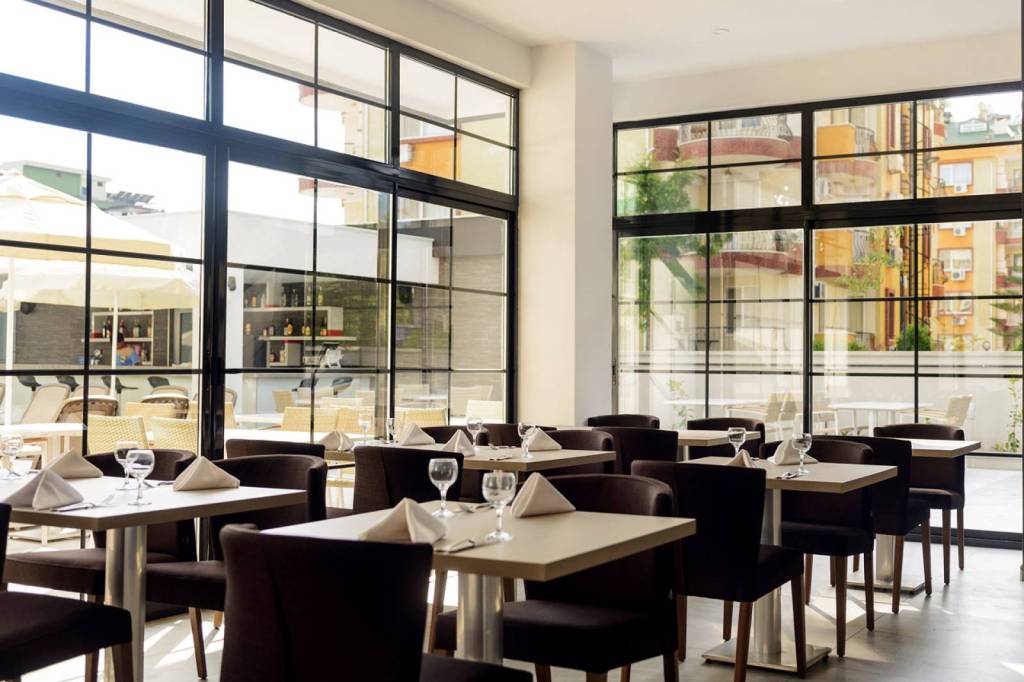 GREEN GARDEN SUITE HOTEL 4★