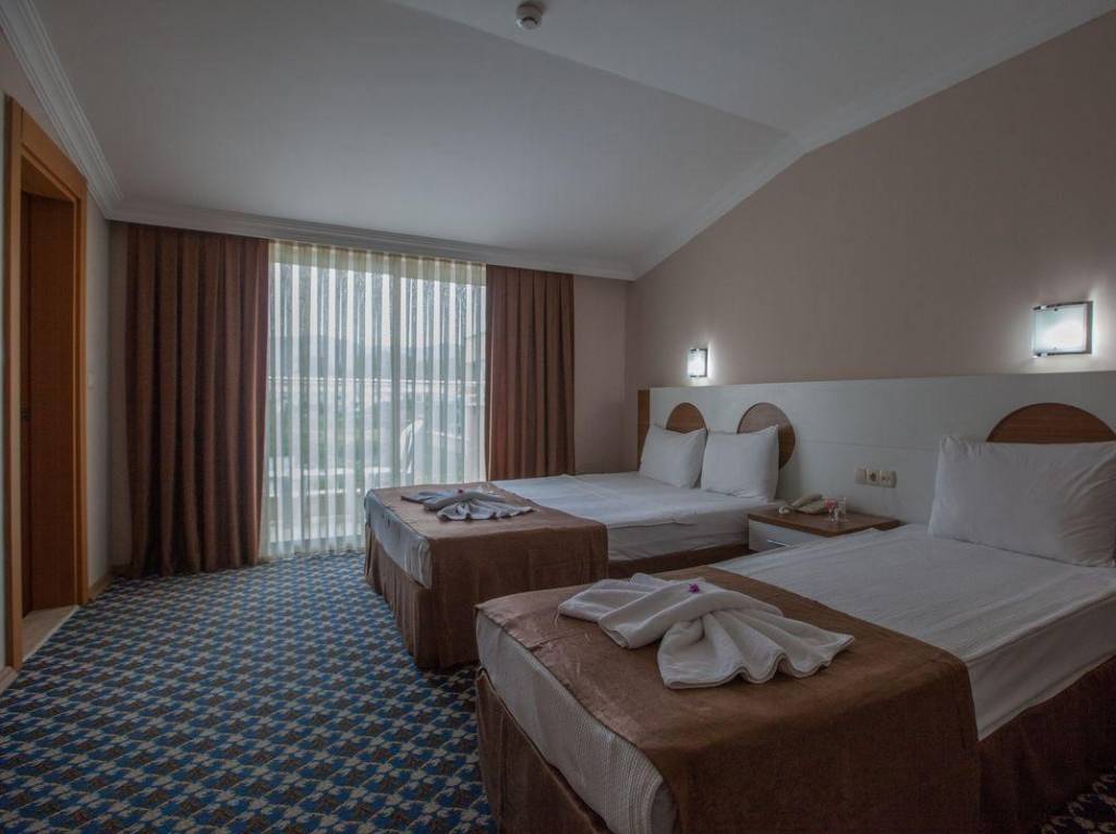 OMORFI GARDEN RESORT HOTEL 4★