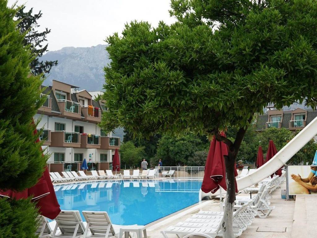 OMORFI GARDEN RESORT HOTEL 4★