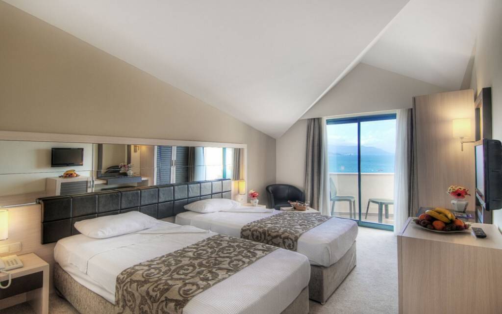 GOLDEN LOTUS HOTEL 4★