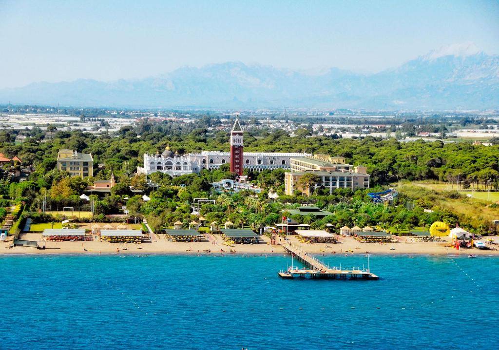 VENEZIA PALACE DELUXE RESORT HOTEL 5★