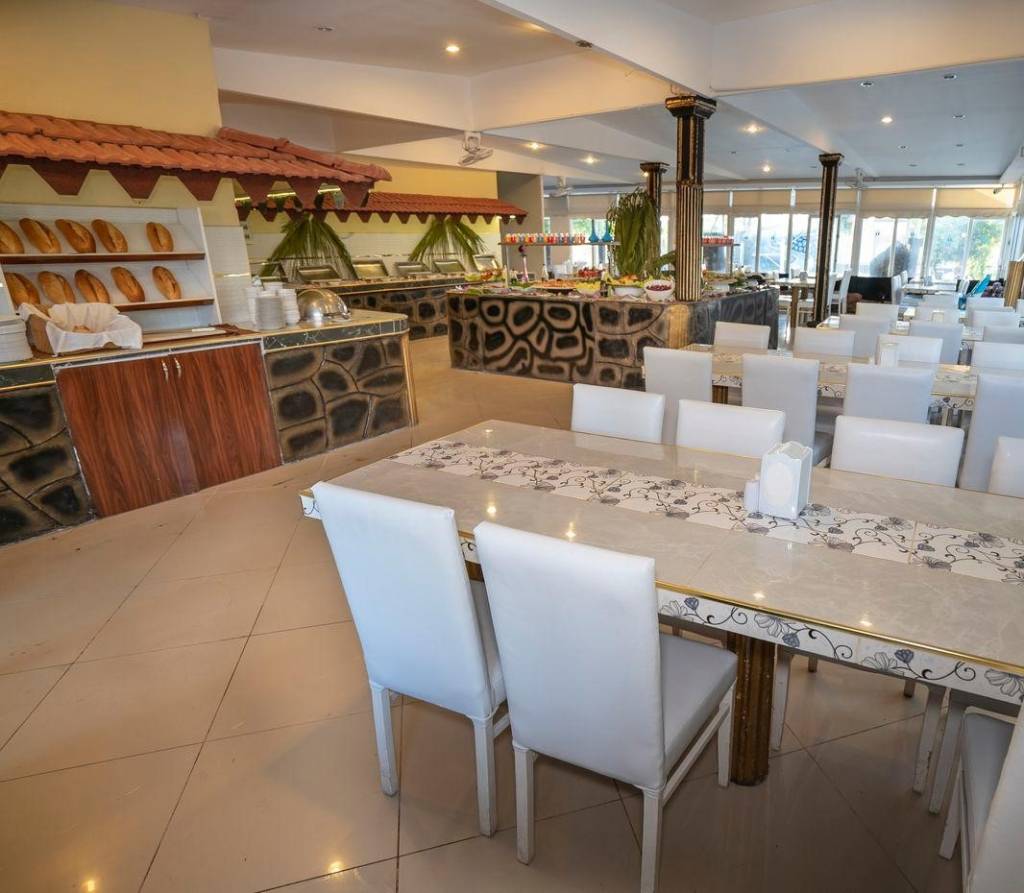 CLUB APERION BEACH HOTEL 3★