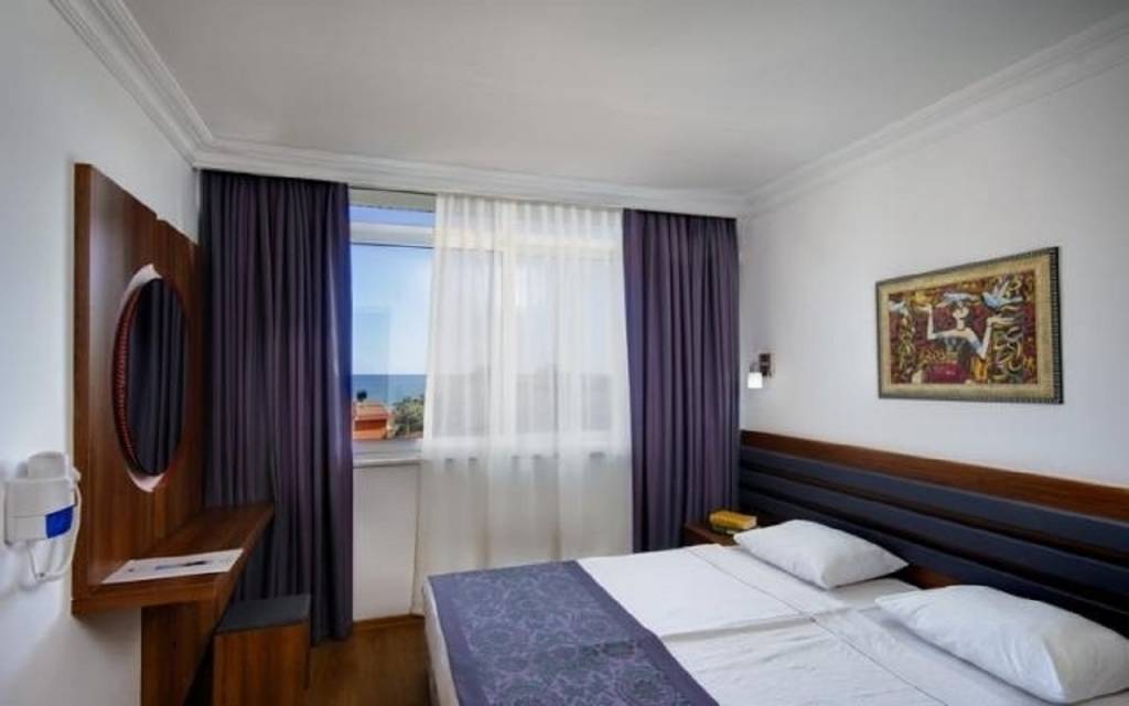 BONAPART SEALINE SUIT HOTEL 3★