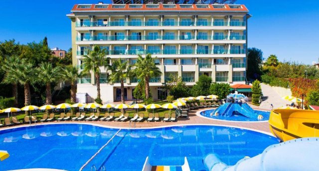 Viesnīcas skats Ēģiptē, Hurgada ar baseinu