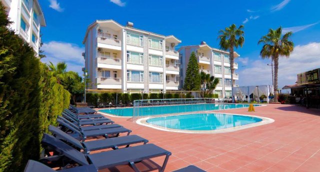 NEW GARDEN LUNA SIDE APART HOTEL 3★
