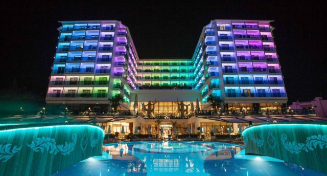 AZURA DELUXE RESORT & SPA 5★
