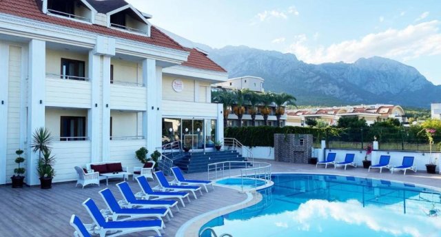 EMILY ROSE HOTEL 3★