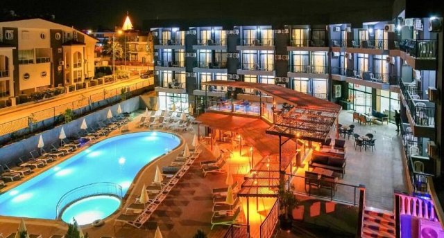CLOVER MAGIC PARK SIDE HOTEL 3★