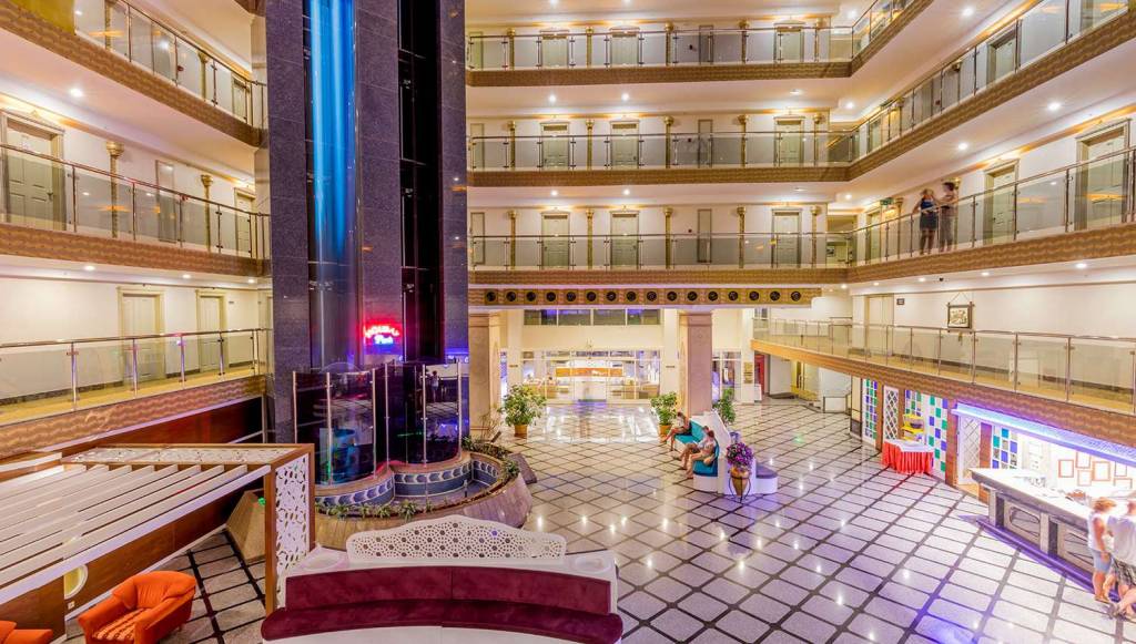 HOLIDAY PARK RESORT 5★