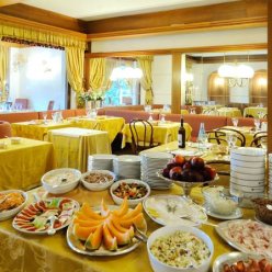 TOURING (MADONNA DI CAMPIGLIO) 3★ 