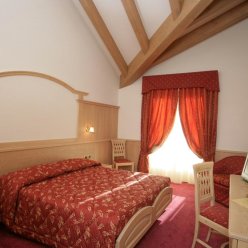 BEVERLY HOTEL 4★+ (netālu no pacēlāja)