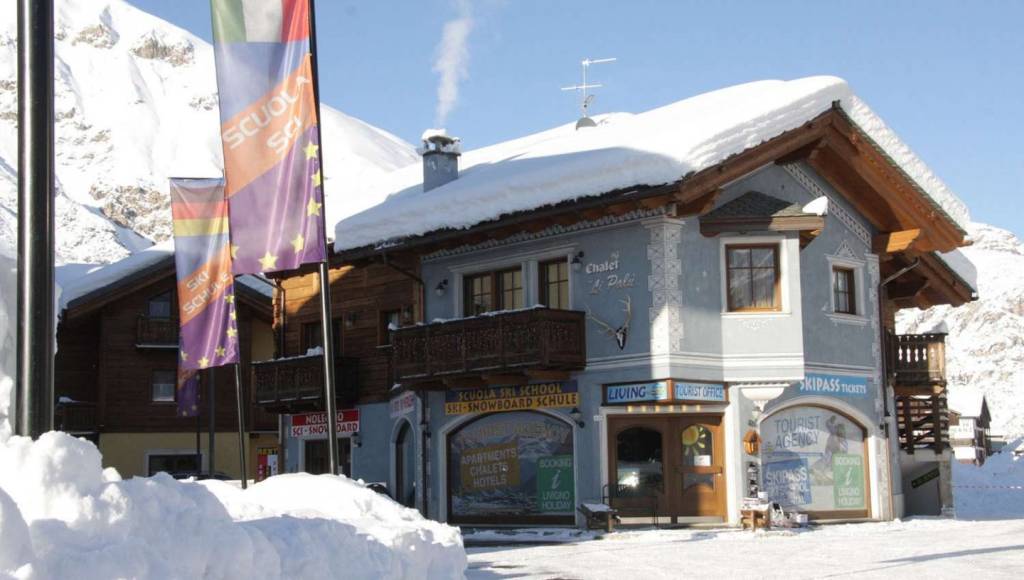 LIVING - PALU - EMMA APARTMENTS 3★