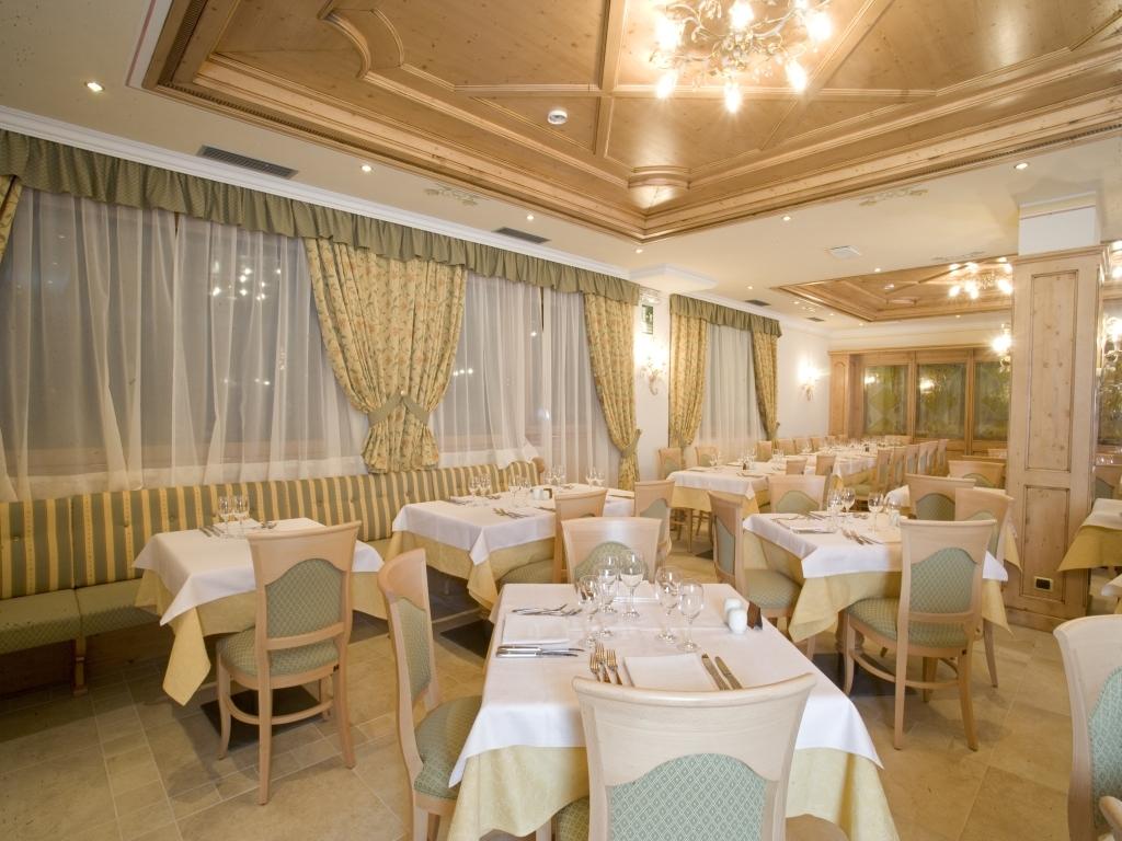 BEVERLY HOTEL 4★+ (netālu no pacēlāja)