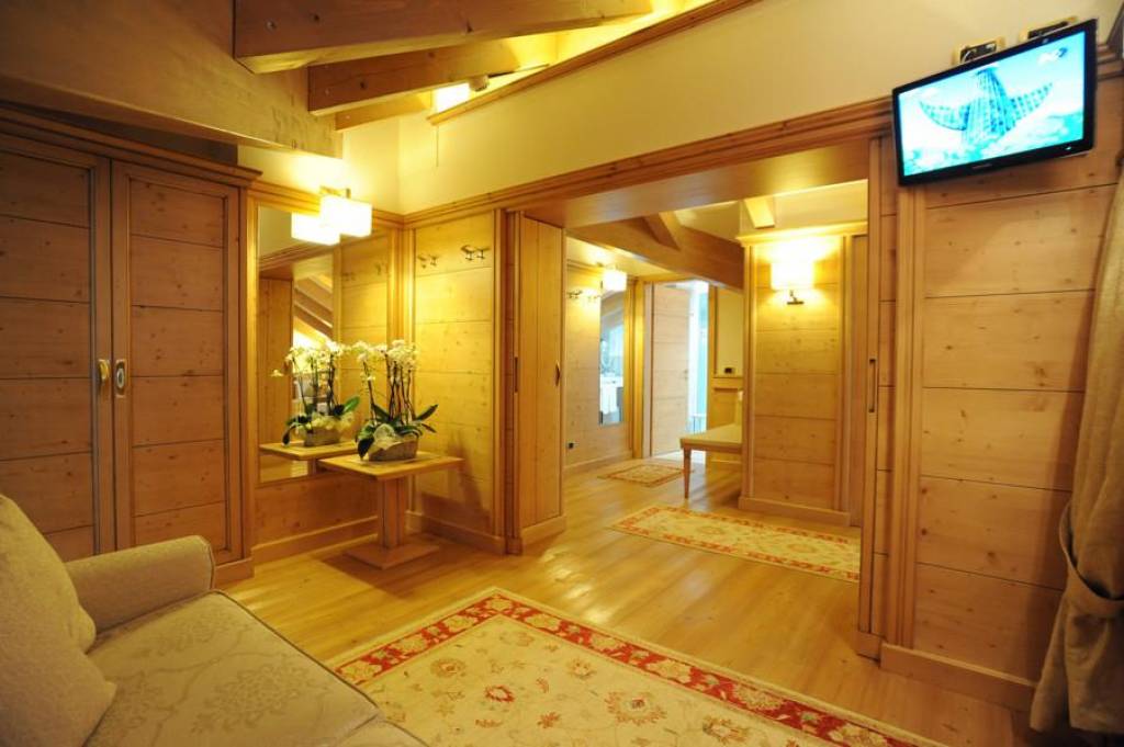 BEVERLY HOTEL 4★+ (netālu no pacēlāja)