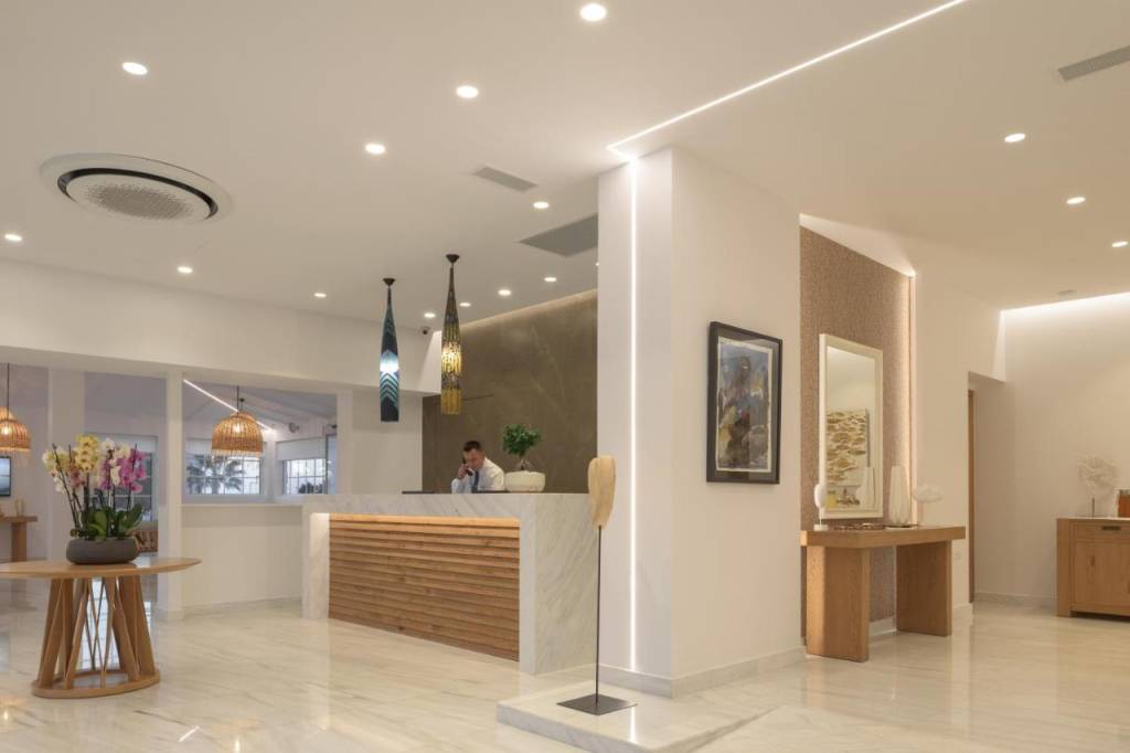 HIGH BEACH WHITE THE VILLA COLLECTION (tikai pieaugušajiem, 16+) 5★