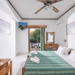 ILIOSTASI BEACH APARTMENTS 3★