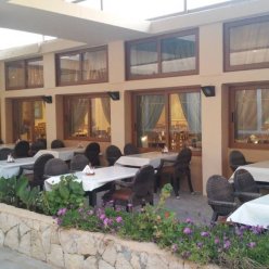 KAVROS BEACH HOTEL 3★