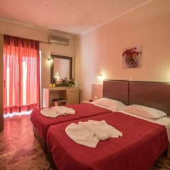 KAVROS BEACH HOTEL 3★