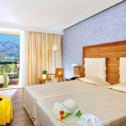 SIRENS BEACH & VILLAGE 4★