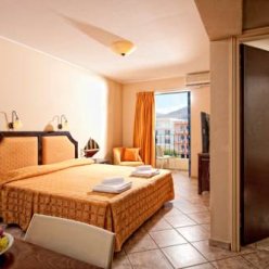 MANOS MARIA HOTEL & APARTMENTS 4★