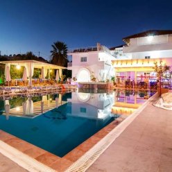 TINAS PLUS HOTEL 3★