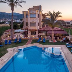 DANELIS STUDIOS & APARTMENTS 3★