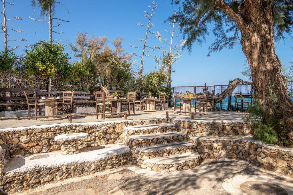 ILIOSTASI BEACH APARTMENTS 3★