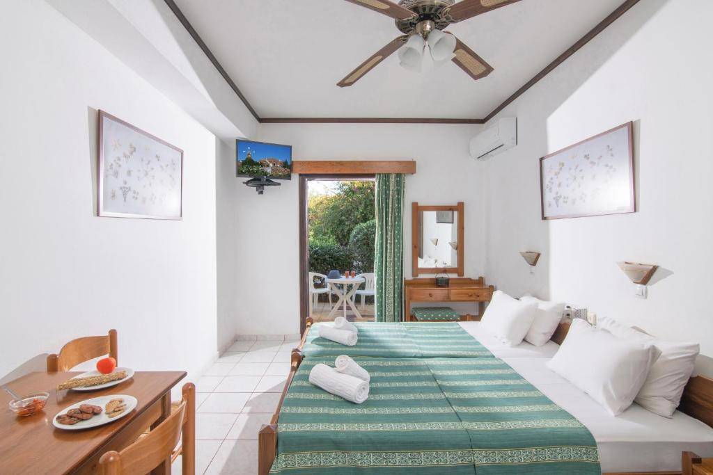 ILIOSTASI BEACH APARTMENTS 3★