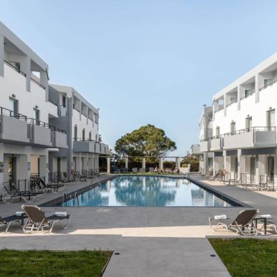 SUNRISE VILLAGE HOTEL 3★