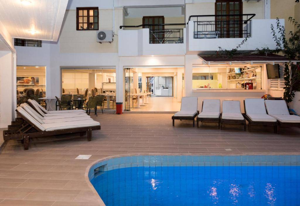 ARTEMIS HOTEL APARTMENTS 4★