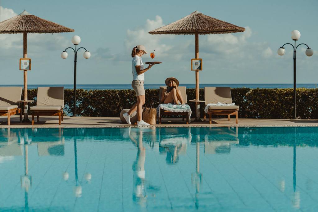 ZEPHYROS BEACH BOUTIQUE HOTEL 4★