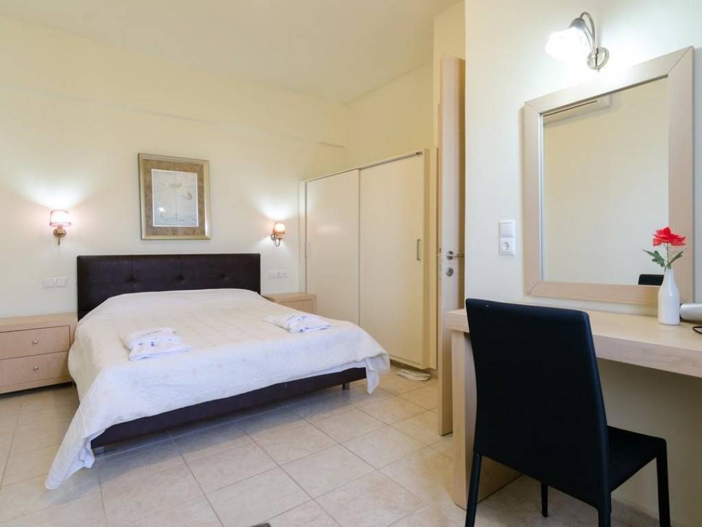 ELEONORA ANISSARAS HOTEL 2★