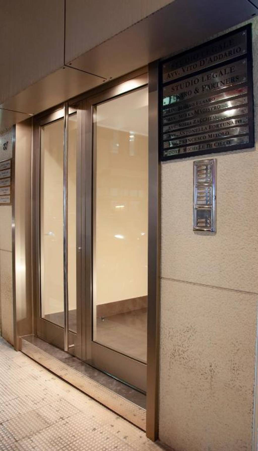 NICOLAS APARTMENTS 3★-_