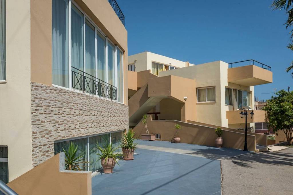 KAVROS GARDEN HOTEL 3★