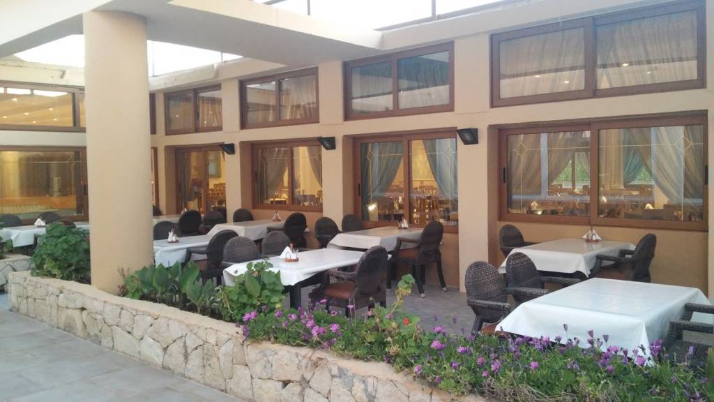 KAVROS BEACH HOTEL 3★