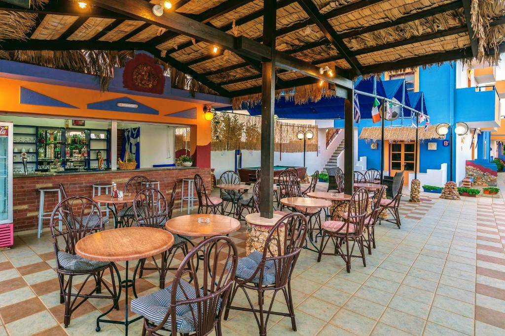 ELTINA APARTMENTS 3★